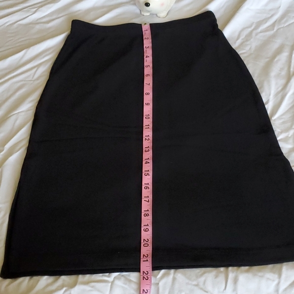 Basic black skirt - Picture 4 of 8